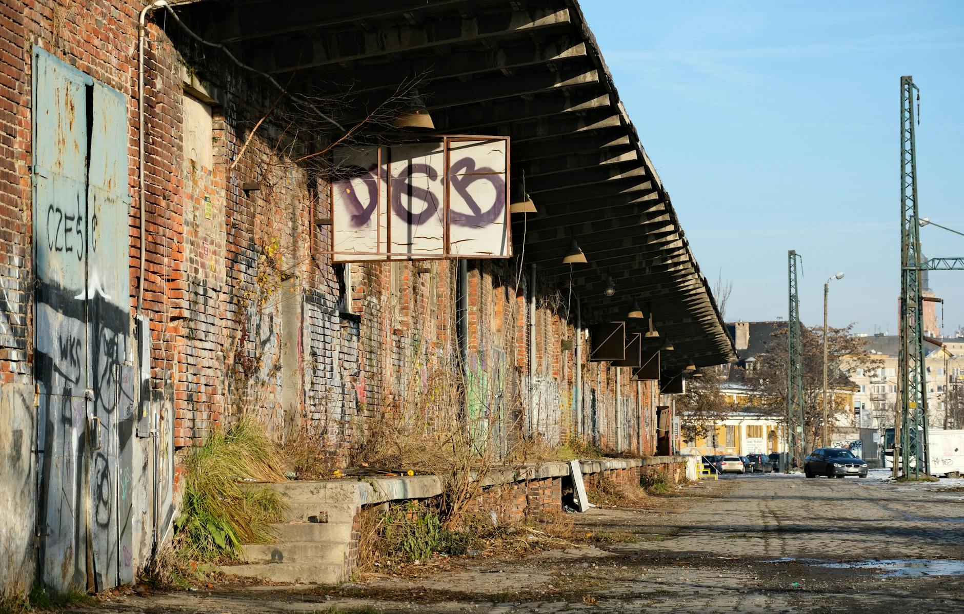 Wykresy prezentujące dane demograficzne i gospodarcze Dąbrowy Górniczej z najnowszego raportu GUS