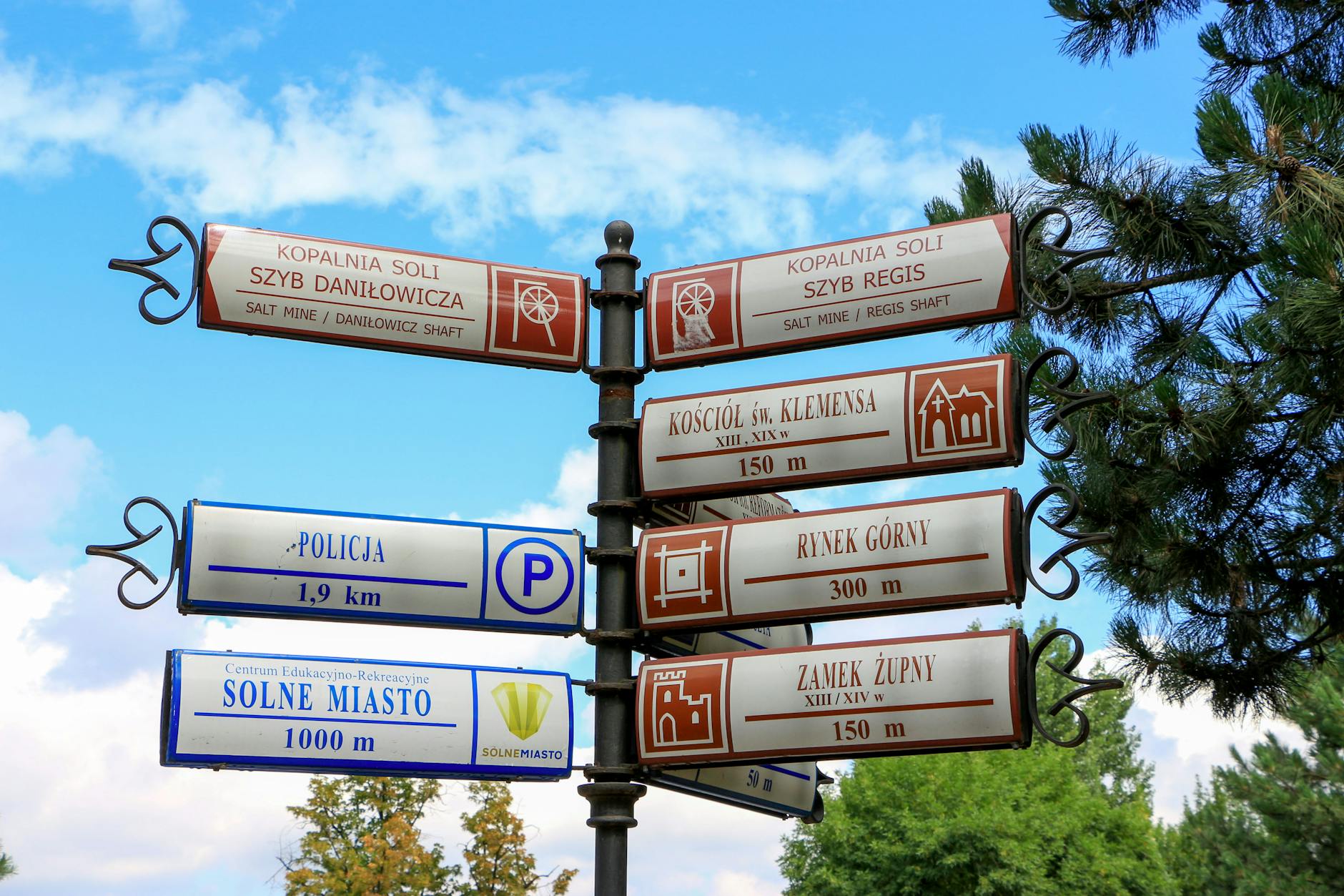 Trwa budowa letniej poczekalni na stacji Dąbrowa Górnicza - Rynek Kolejowy, poprawiająca komfort podróżnych.